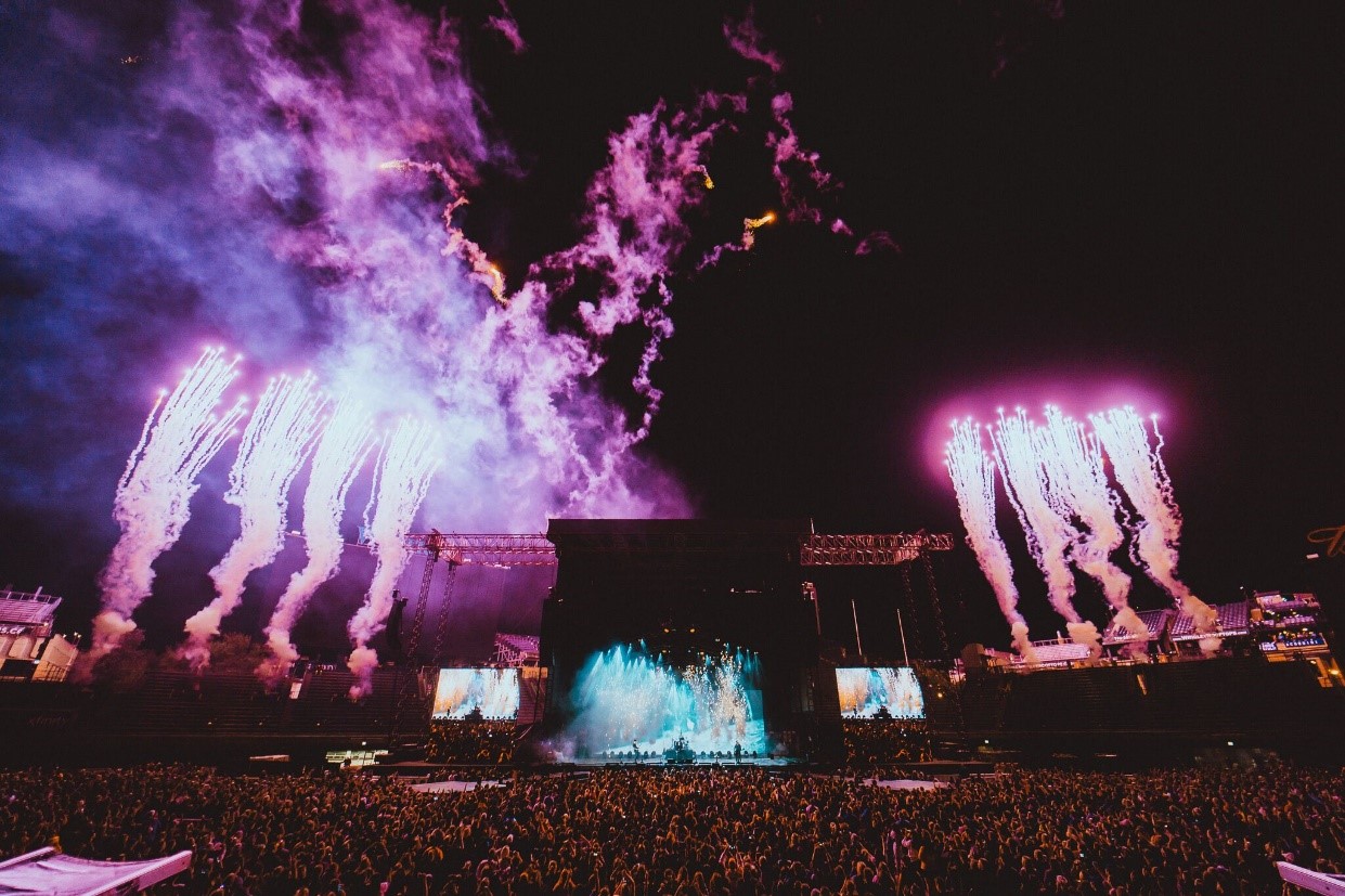 Web fall out boy performing g.i.n.a.s.f.s. Fall Out Boy Return Home To Play Biggest Show Of Their Career At