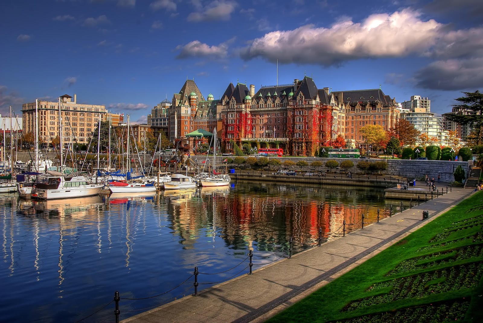 A guide to creating your perfect fall bucket list. Victoria, British Columbia Canadá Living Without Borders