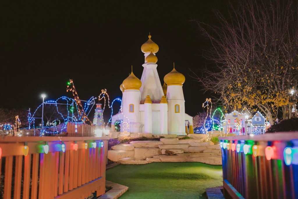 Open year round, we feature both indoor and outdoor attractions for all ages and great food! The Ham and Egger Files Holiday Lights Mini Golf at Fun Fore All